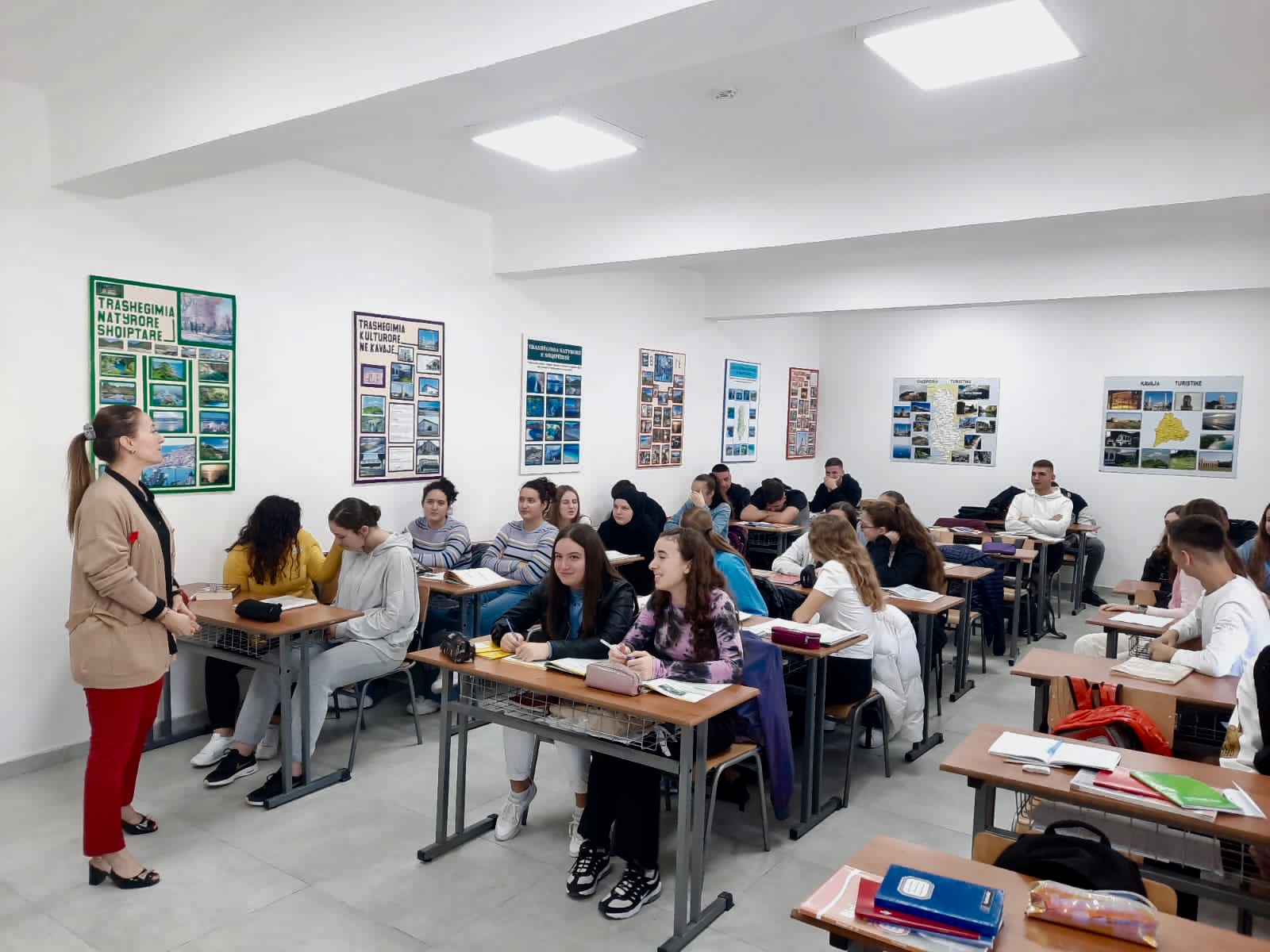 Read more about the article Bashkëbisedim me Gjimnazin “Aleksandër Moisiu” në Kavajë