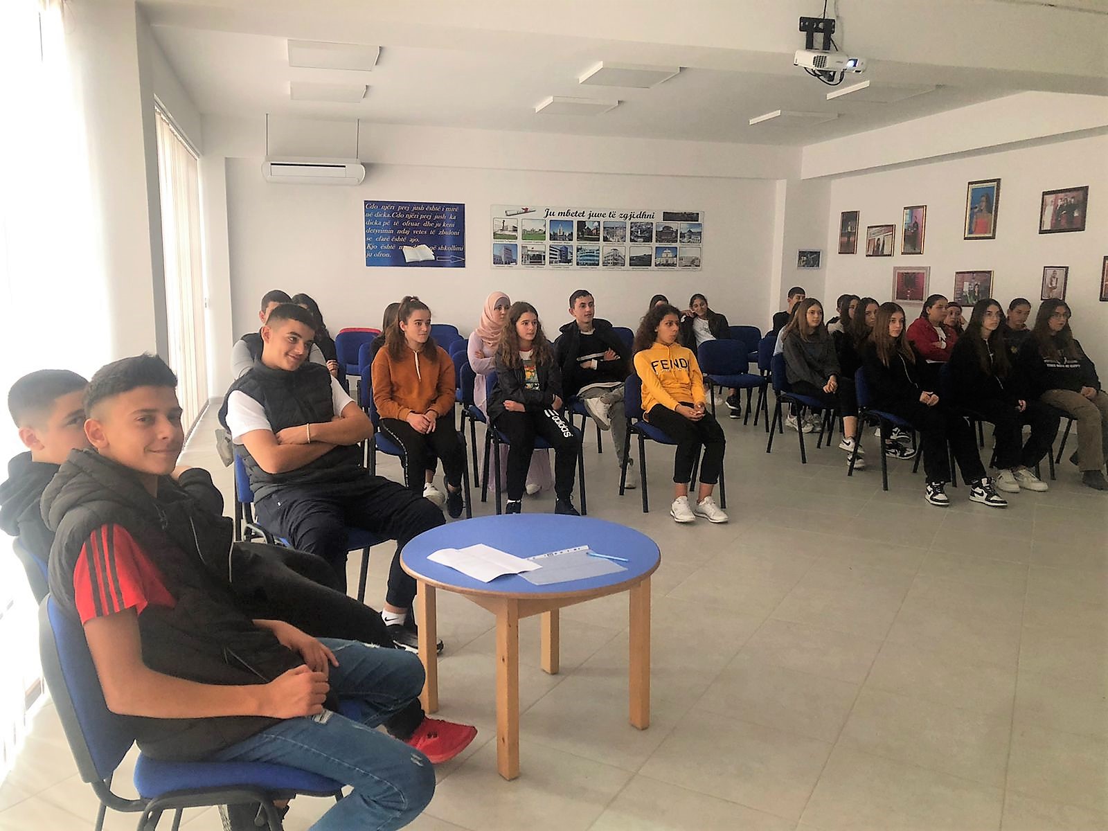 Read more about the article Bashkëbisedim në Shkollën 9-vjeçare “Fiqiri Kurti” në Kavajë